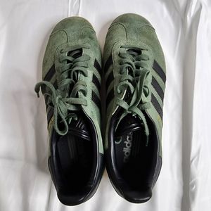 Gazelle Adidas Size 7 Men's
